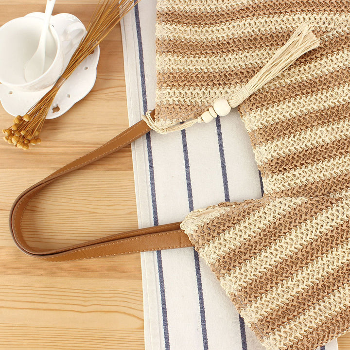 Modern market crossover bag with elegant fringe Skanto