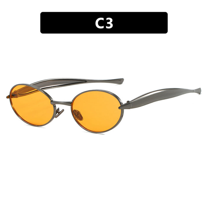 Dame moteriktig solbrille med oval ramme og glitrende detaljer Skanto