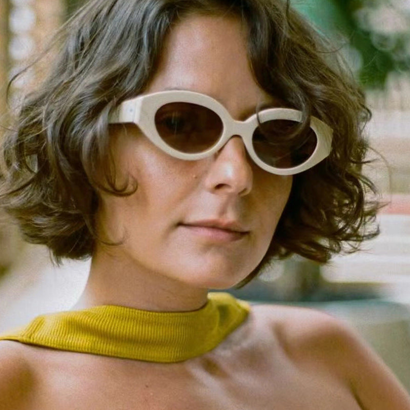 Dame kreativ solbrille i elegant retro-stil Skanto