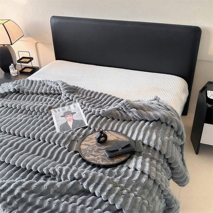 Damer Plysj Sengeteppe med strukturert design Skanto