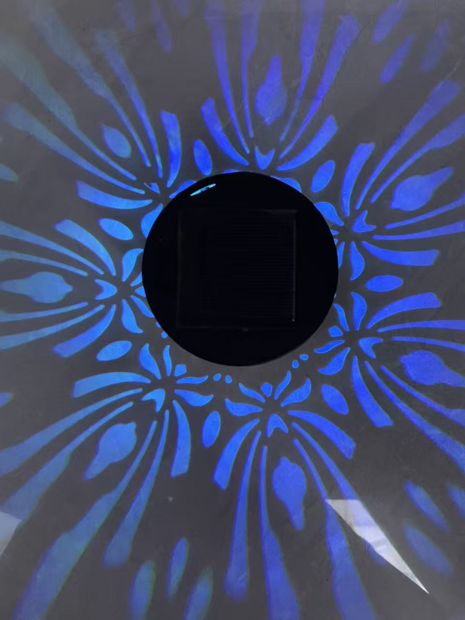Solær Projektor Hage Lys Med Dekorativ Blomster Mønster Og Skumrings-til-Dawn Sensor Skanto