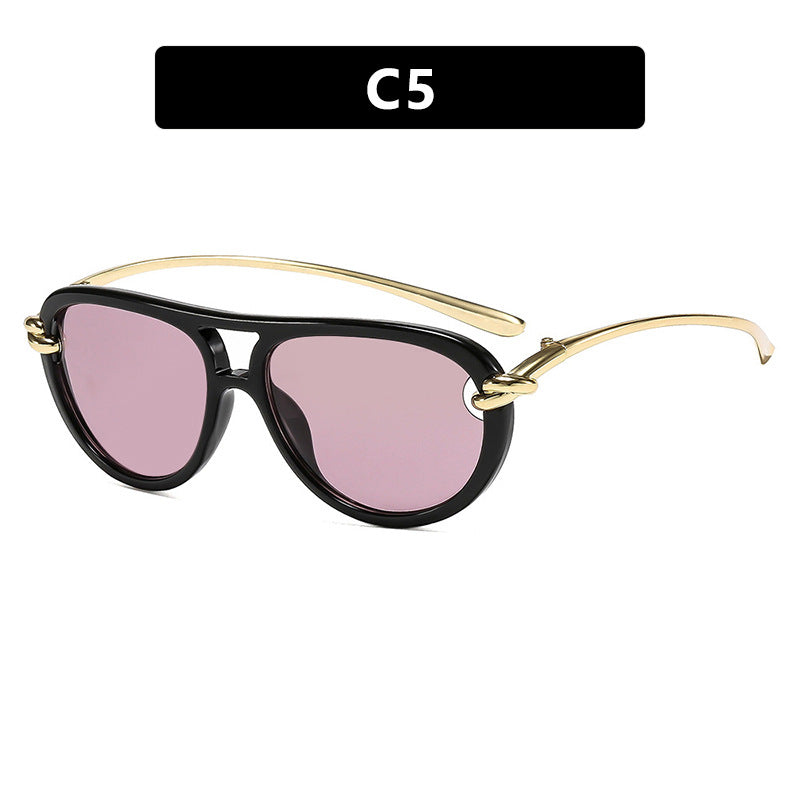 Dame Retro-solbrille med elegant ramme og polariserte linser Skanto