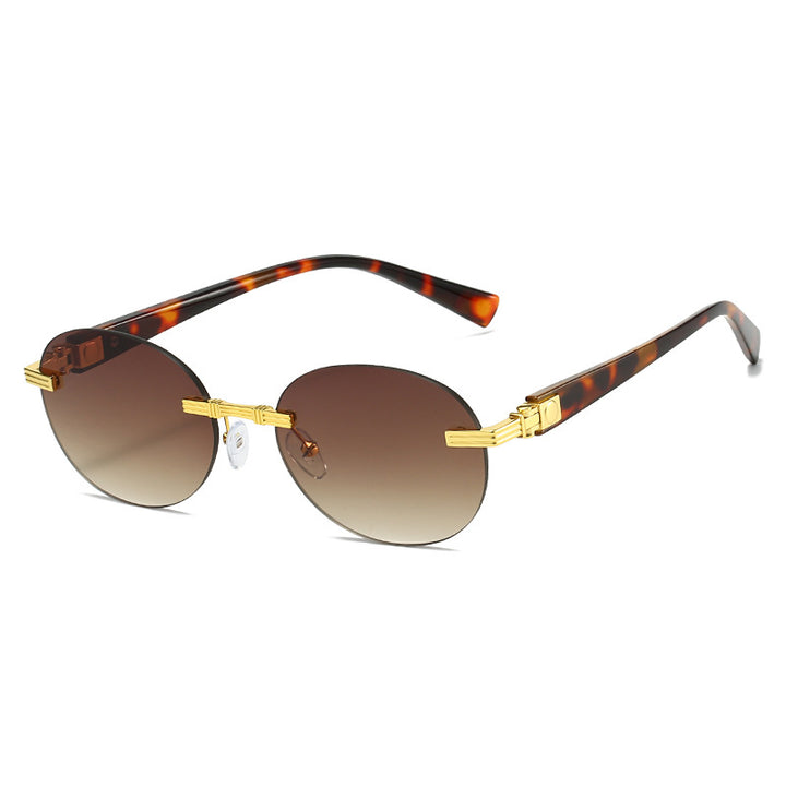 Dame motefull solbrille med gjennomsiktig ramme og fleksibel nesestøtte Skanto
