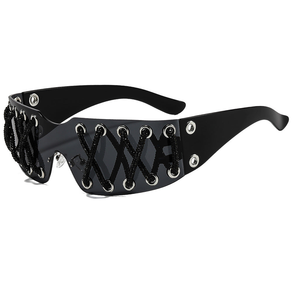 Dame futuristisk design solbrille med unik dekor Skanto
