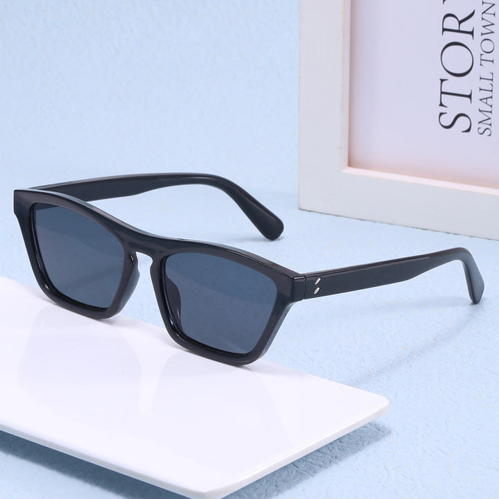 Dame chic solbriller i trendy geometrisk design Skanto