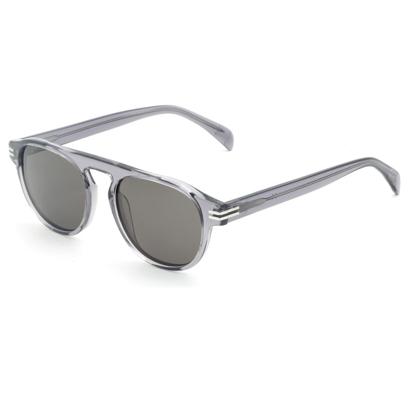 Dame moteriktig solbrille med smal ramme og stilige detaljer Skanto