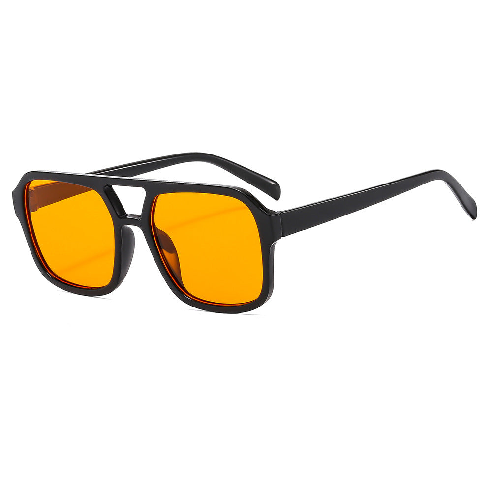Kvinnenes fashionable solbriller i stilfullt firkantet design Skanto