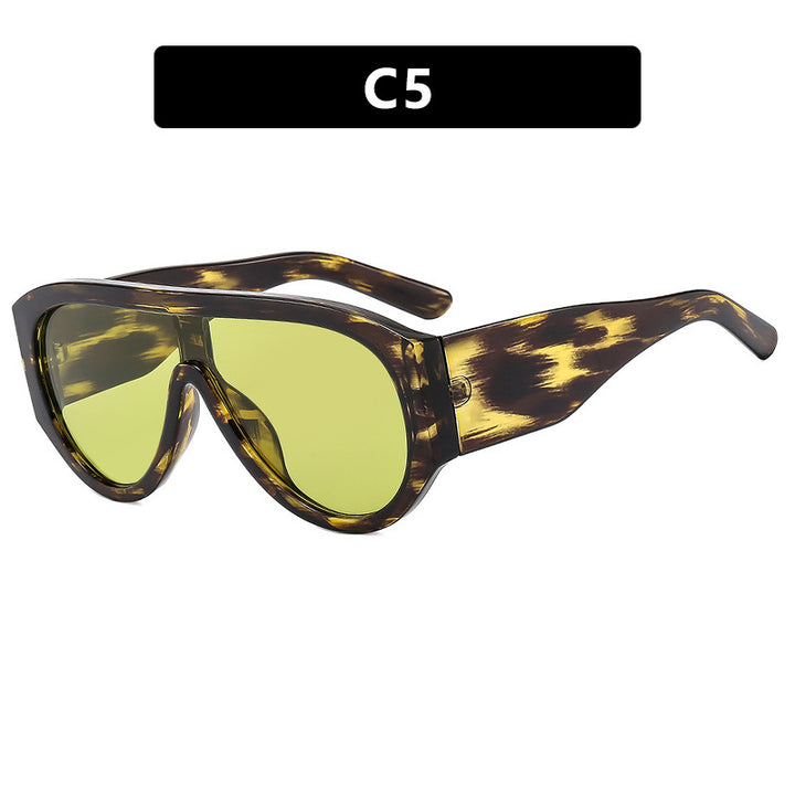 Dame moteriktig solbrille med bred glamourøs ramme og UV-beskyttelse Skanto
