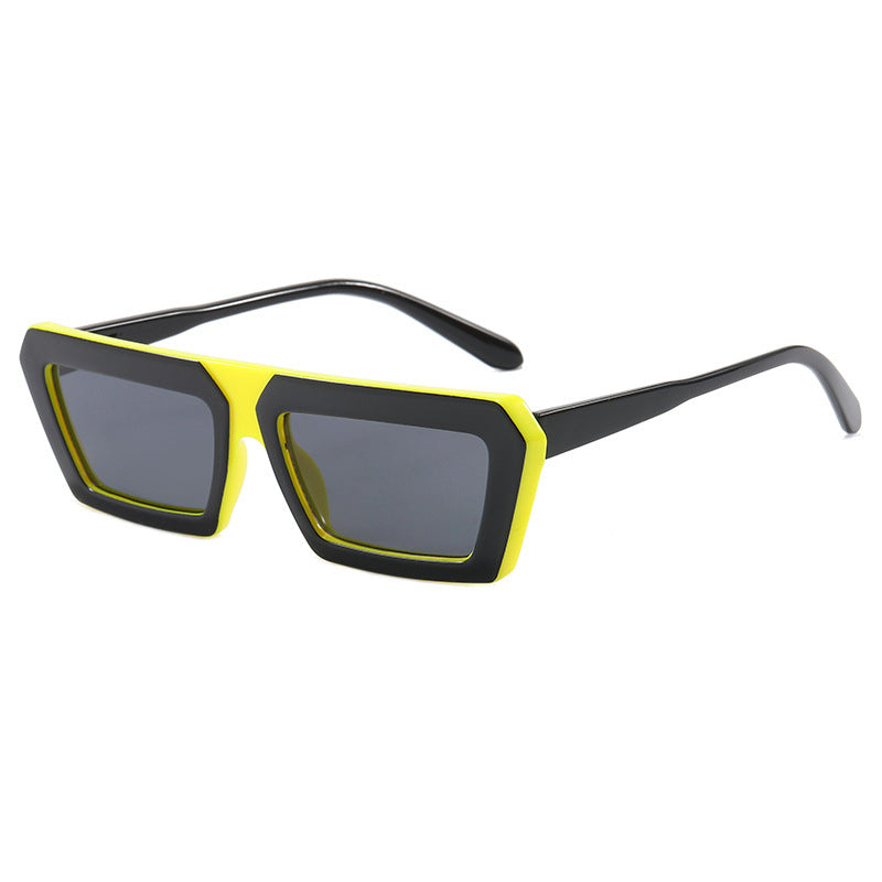 Dame fashion solbrille med markant firkantet ramme og polarisert glass Skanto