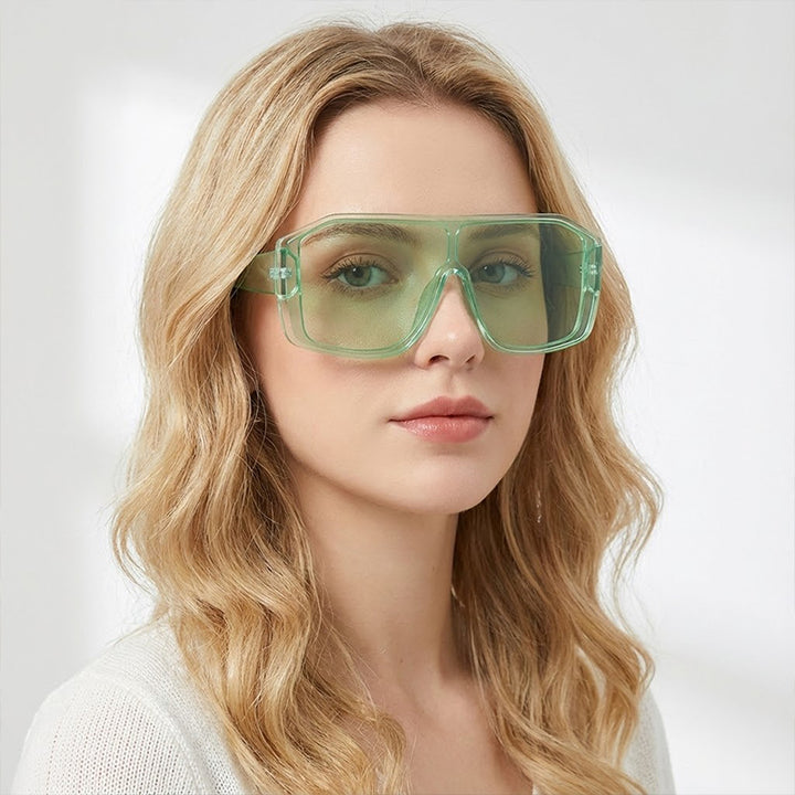 Dame oversized solbrille med robust ramme og stilig design Skanto