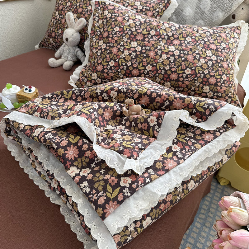Dame Koselig Dagsdeke med lekent blomsterdesign Skanto