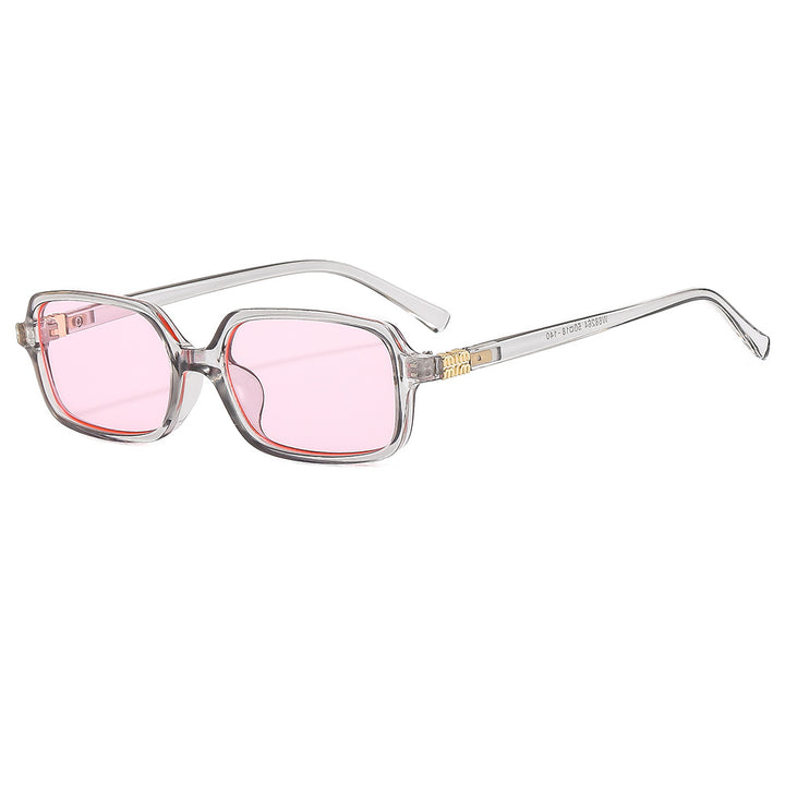 Dame moteriktig solbrille med elegant plastramme og originalt design Skanto