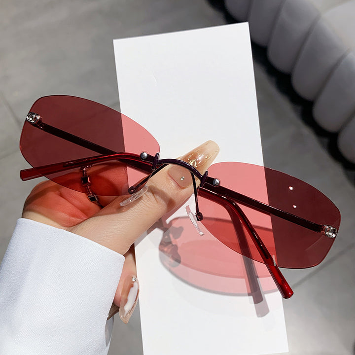 Dame trendy solbrille med elegant, smal ramme Skanto
