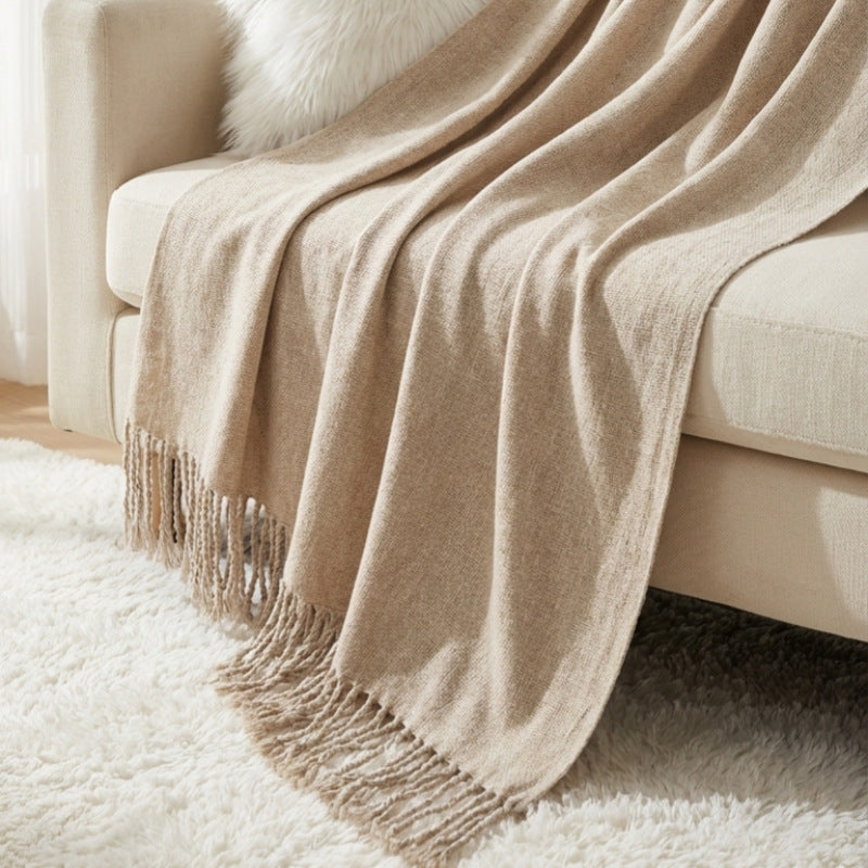 Kvinnelig elegant og stilfull sofa teppe med frynser Skanto