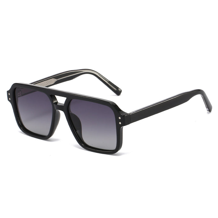 Damer mote solbrille i elegant skilpaddedesign Skanto