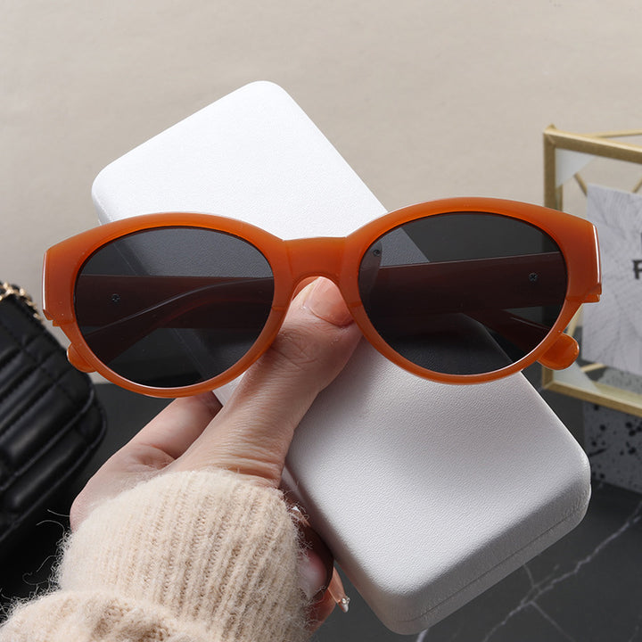 Dame Cat-Eye solbriller med eksotisk design og robust ramme Skanto