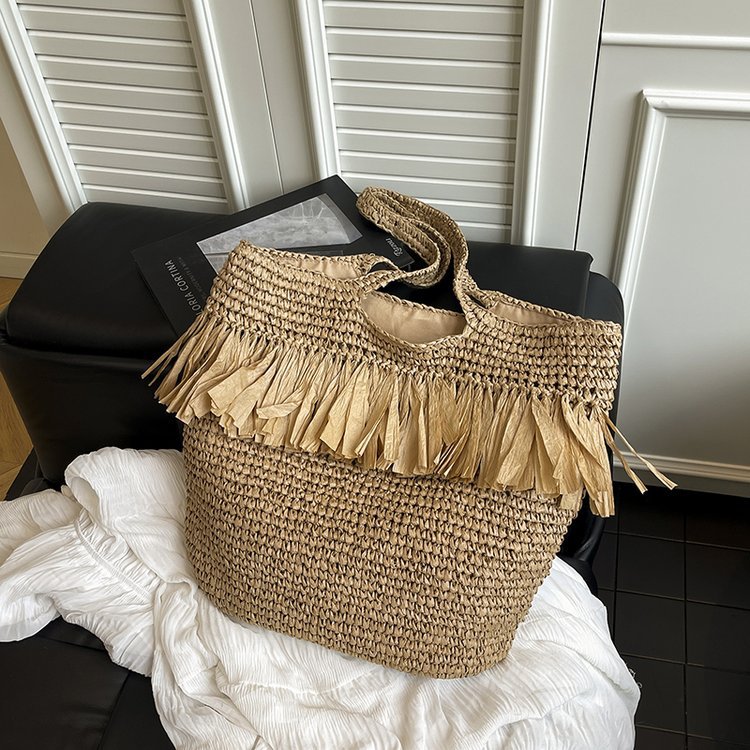 Stroppose med frynser og moderne detaljer Skanto