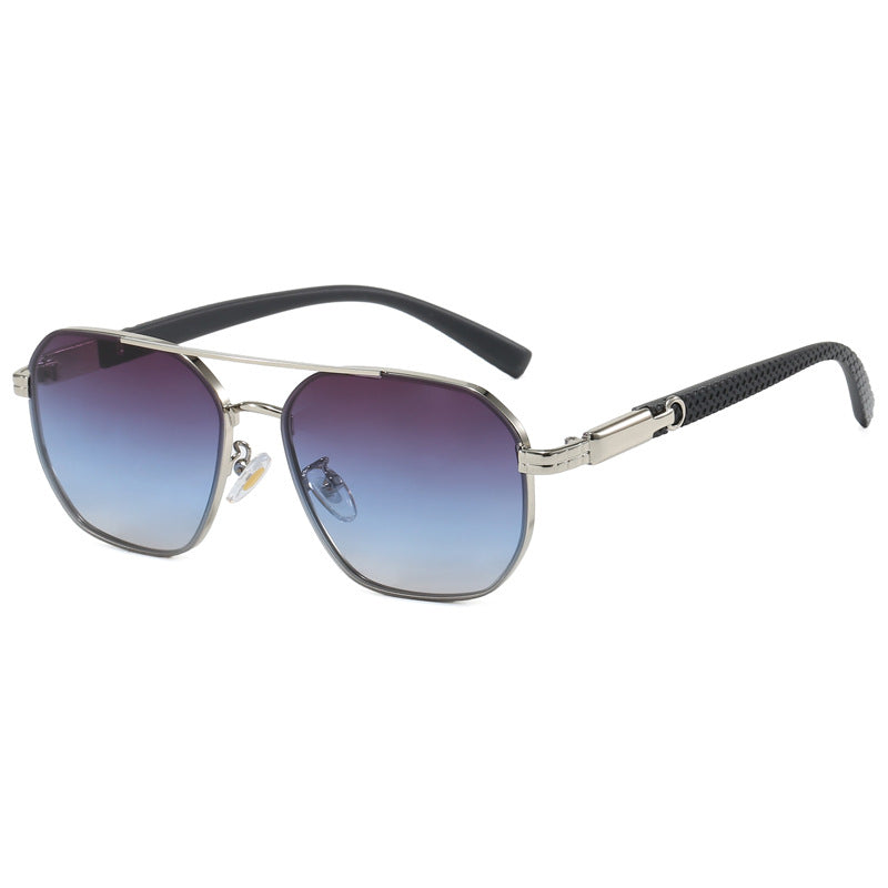 Dame moteriktig solbrille med stilige aksenter Skanto