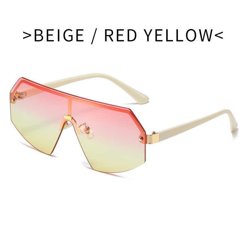 Dame futuristisk oversized solbrille med innovativ ramme Skanto