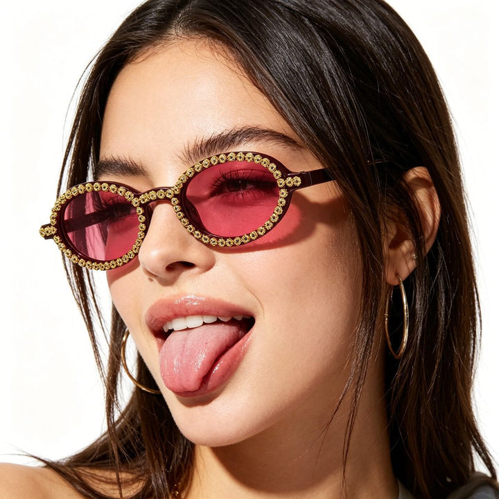 Damer moteriktig solbrille med blomstrete krystallramme Skanto