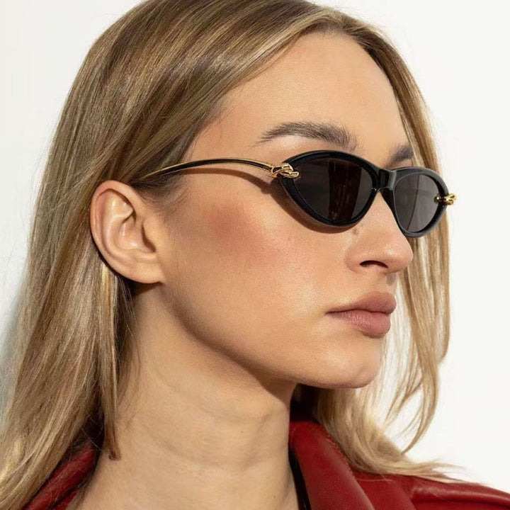 Damen Cat-Eye solbriller med elegant metallramme og beskyttende UV-filter Skanto