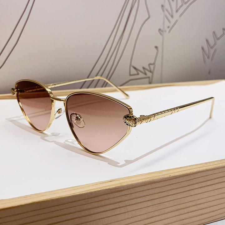 Dame designer solbrille med stilig cat-eye design og luksuriøs ramme Skanto