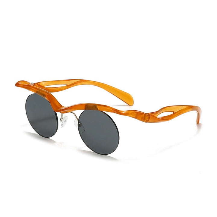Dame moteriktig solbrille med innovativ ramme Skanto