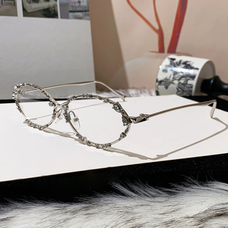 Dame eksklusiv solbrille med glitrende strass-dekor og elegant metallramme Skanto