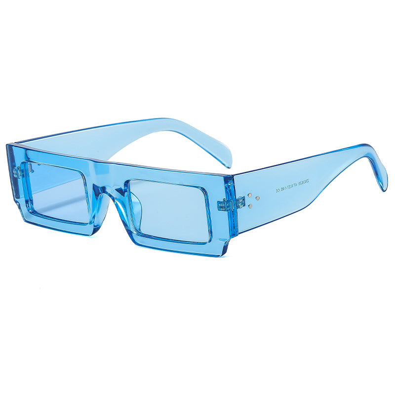 Dame statement solbrille med kvadratisk ramme og futuristisk design Skanto