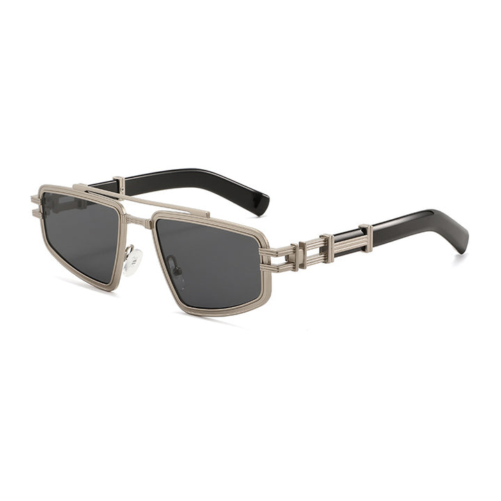 Dame Designer-solbrille med filigran metallramme og polariserte glass Skanto