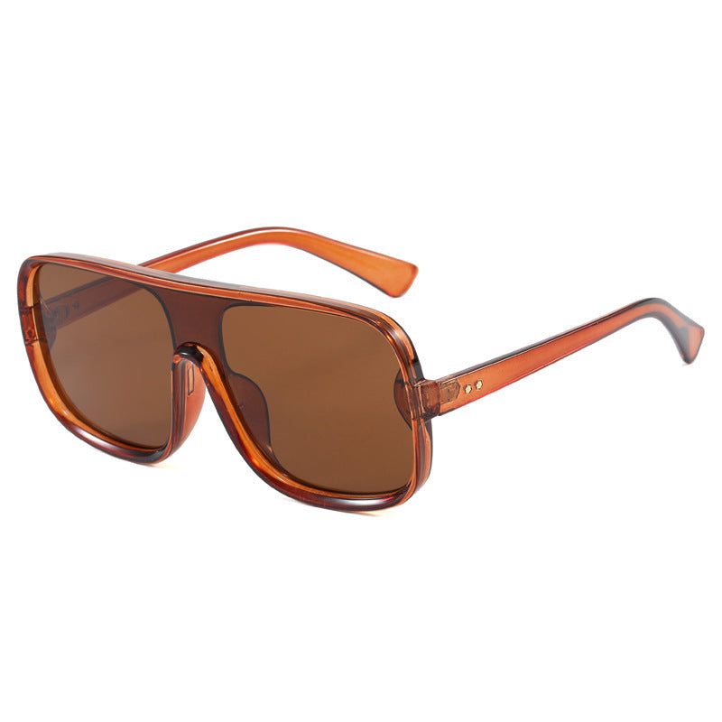 Dame moteriktig Shield-solbrille med innovativ design Skanto