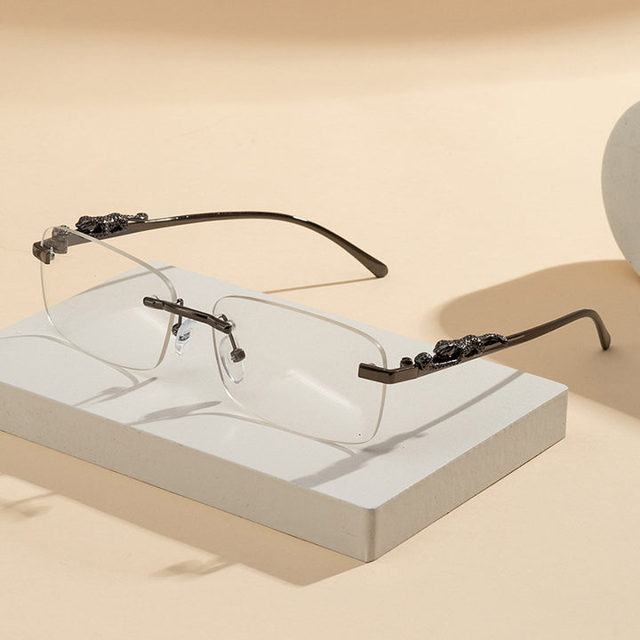 Dame moteriktig solbrille med kunstneriske utsmykninger Skanto