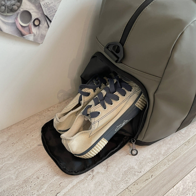 Reise- Og sportbag med vannavvisende materiale og mange lommer Skanto