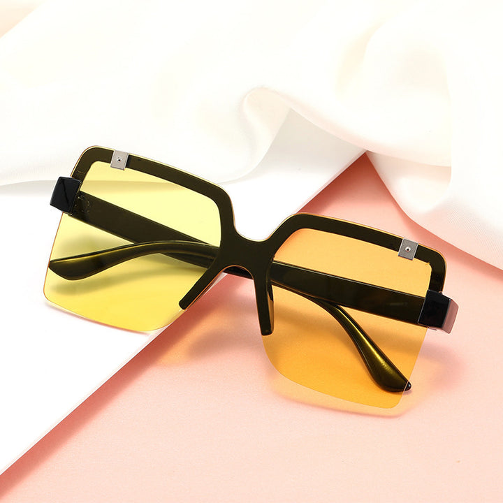 Damer Motemessig Oversized-solbriller med futuristisk design Skanto