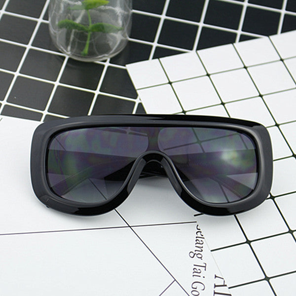 Damer sporty oversized solbriller med futuristisk design Skanto