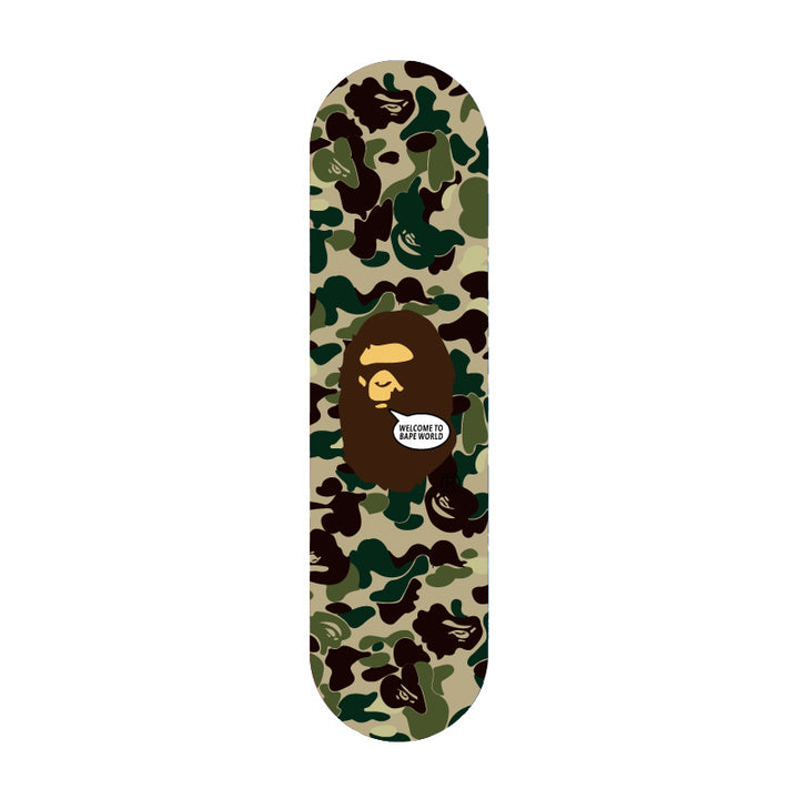 Grafisk skateboarddekk med tilpasset design Skanto