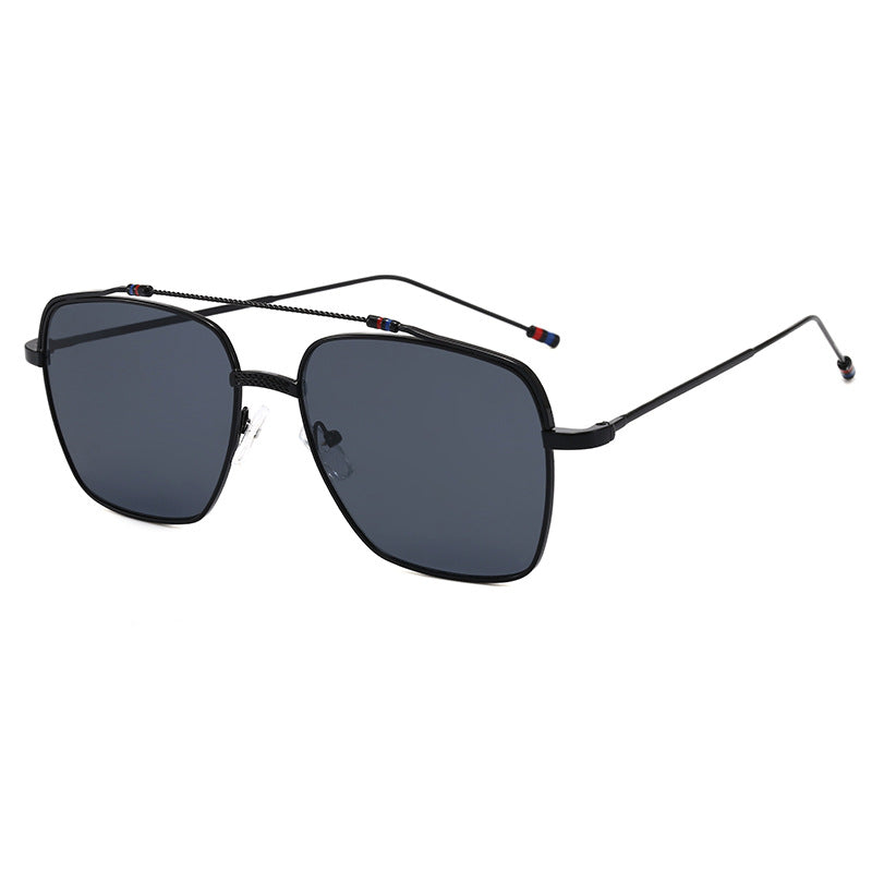 Dame moteriktig buet brille med smal metallramme Skanto