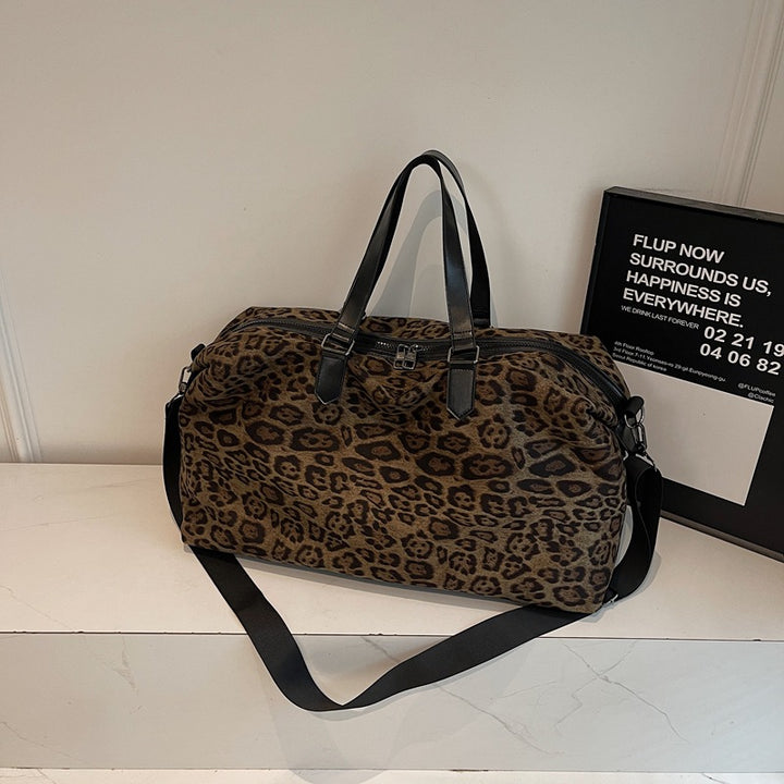 Helg reiseveske i trendy leopardmønster Skanto