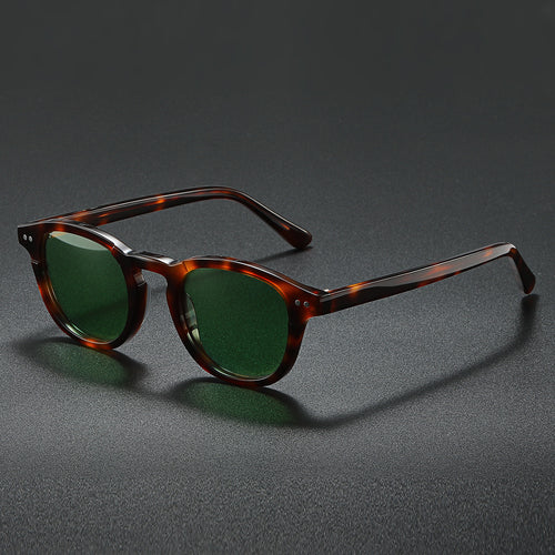 Dame moteriktig solbrille i moderne skilpadde-design Skanto