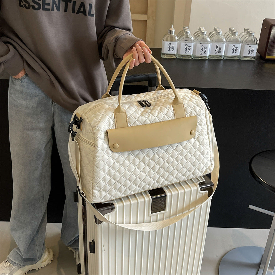 Sporty reiseveske med ergonomisk bære system og vannavvisende materiale Skanto