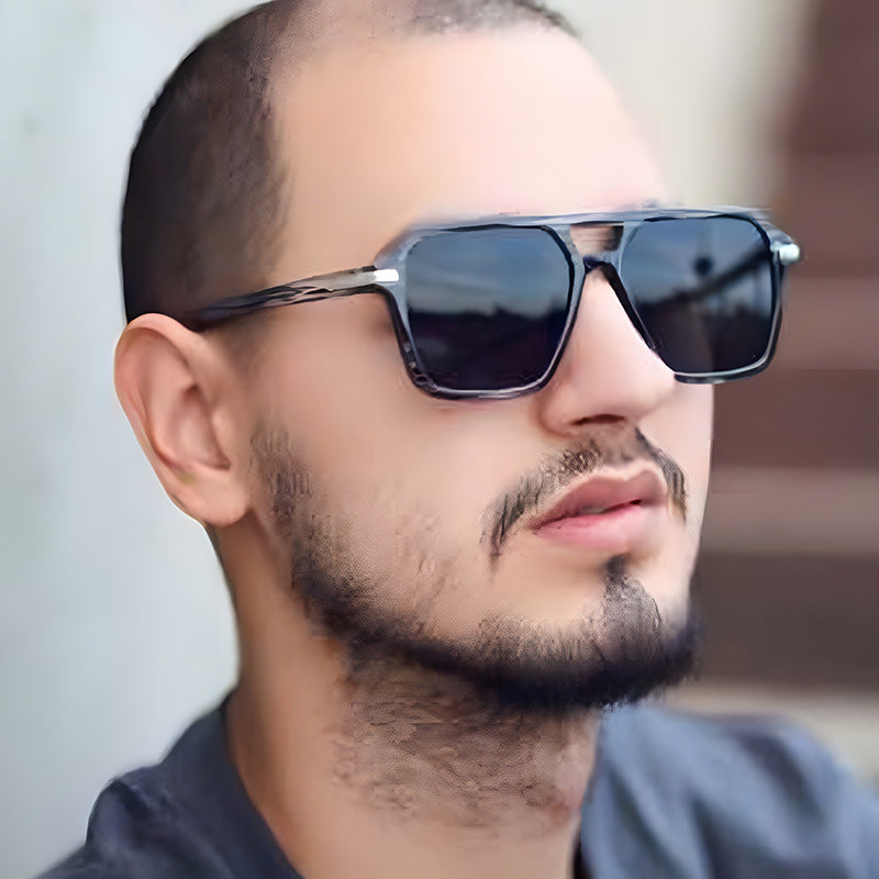 Dame moteriktig rektangulær solbrille med stilig design og UV-beskyttelse Skanto