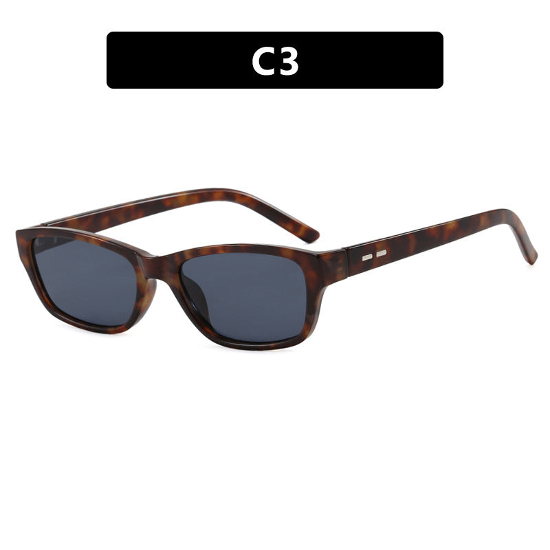 Dame solbrille i moderne, kantete design Skanto