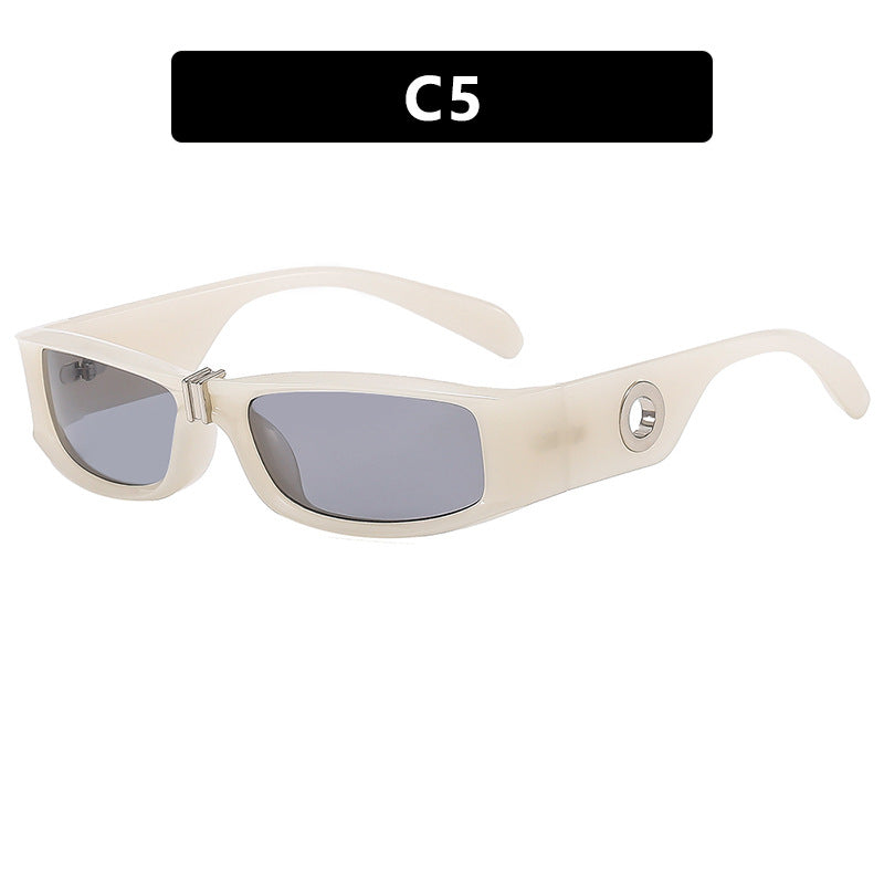 Dame moteriktig solbrille med beskyttende UV-filter og robust ramme Skanto
