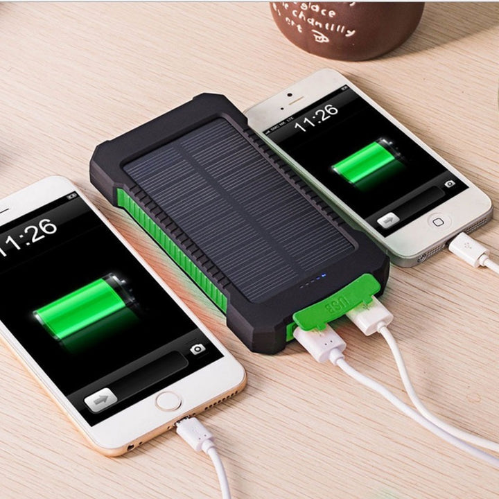Solenergidrevet powerbank med integrert kompass og karabinkrok Skanto