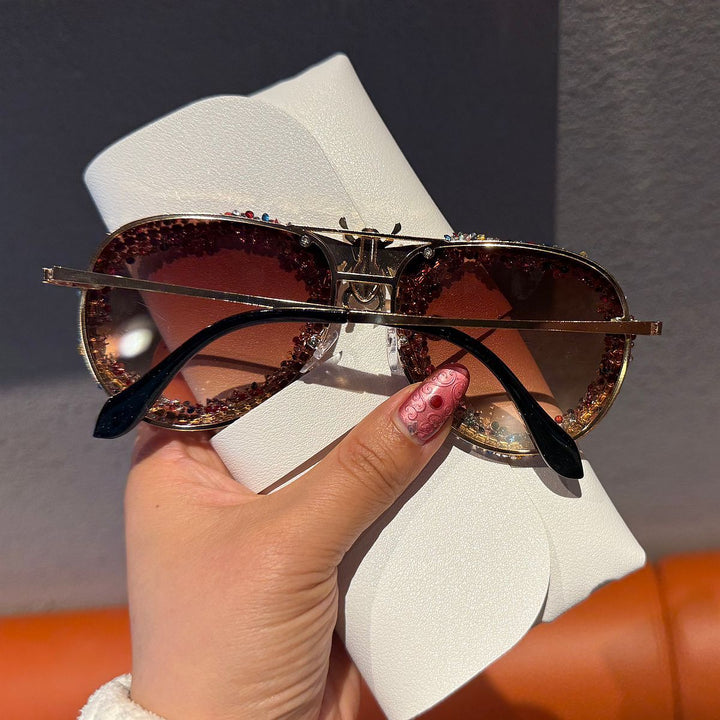 Dame Glamorøs Statement-solbrille med unikt insektdesign Skanto