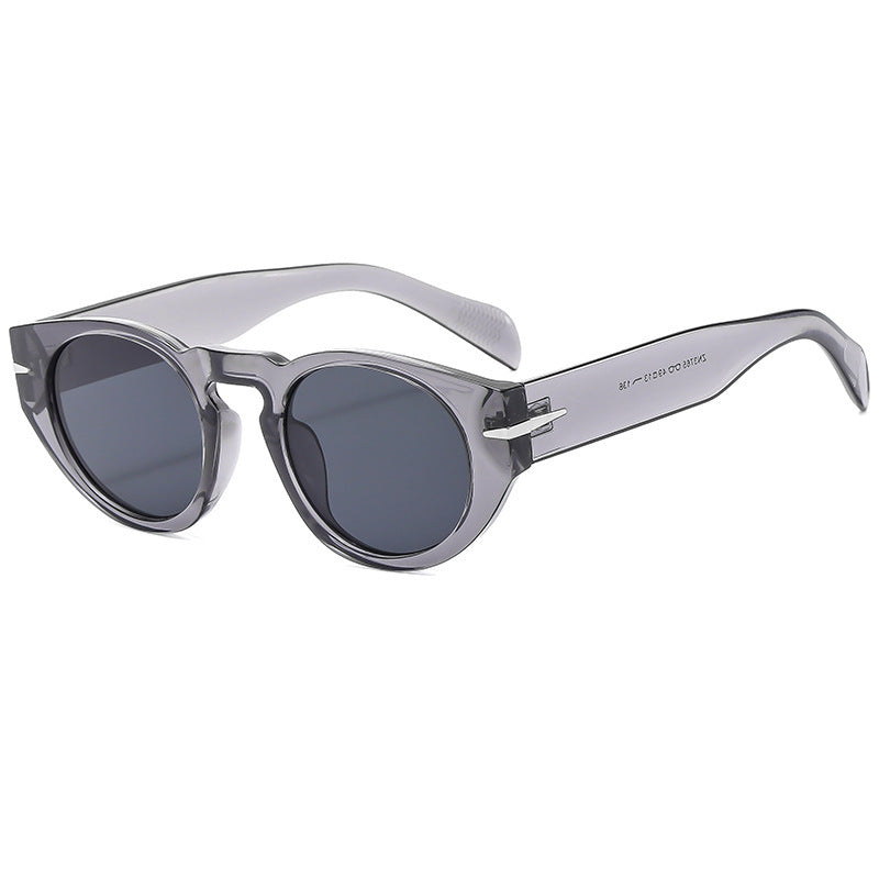 Dame moteriktig solbrille med unikt design og polariserende glass Skanto