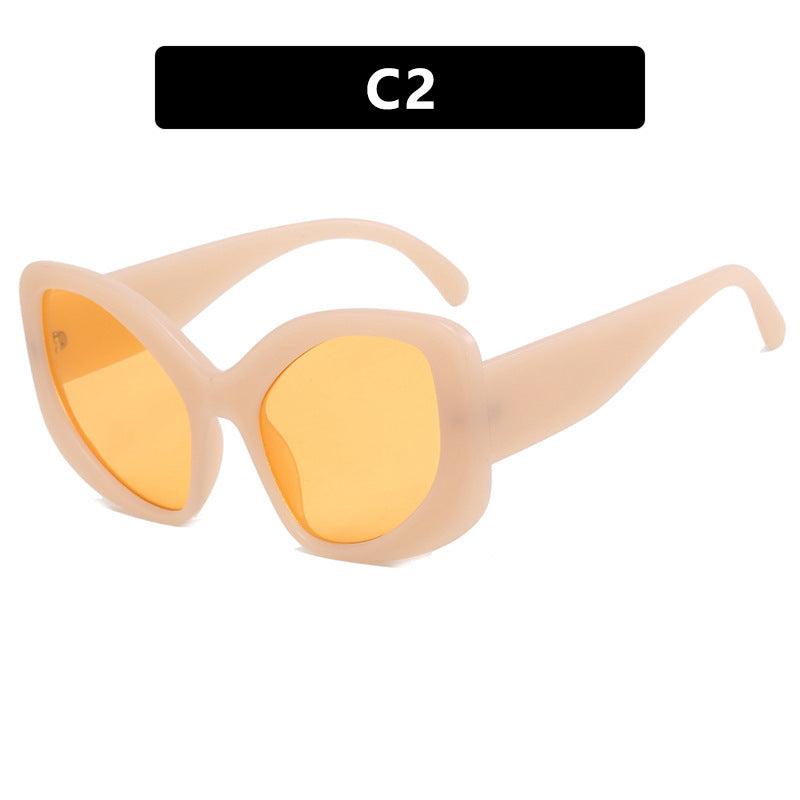 Dame elegant oversized solbrille med markant design Skanto