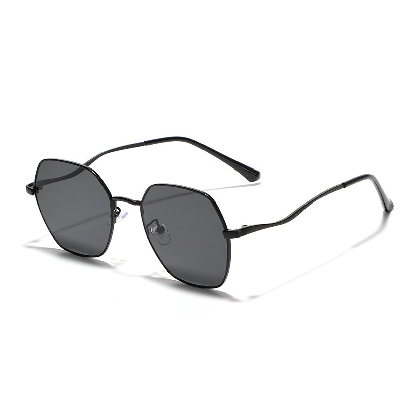 Dame geometrisk solbrille med høykvalitets metallramme Skanto