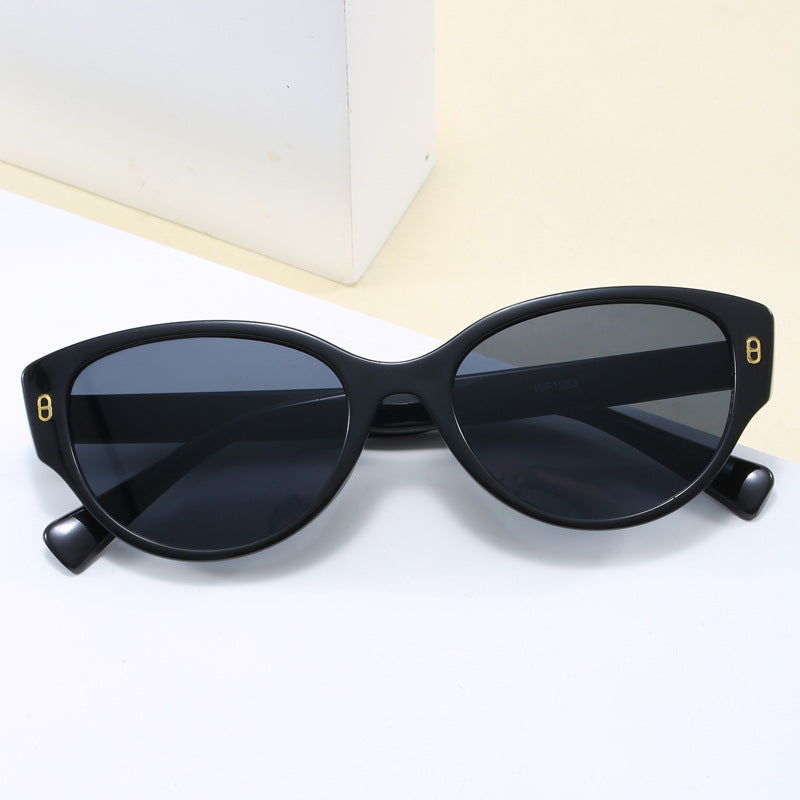 Dame Cat-Eye Solbrille med moderne plastikkramme Skanto