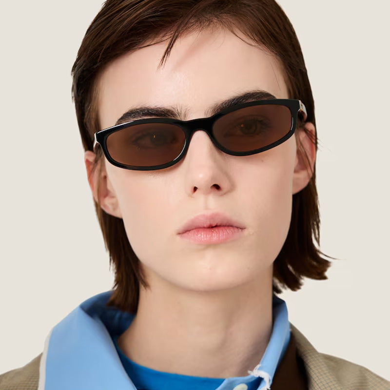 Dame moteriktig solbrille med elegant design Skanto